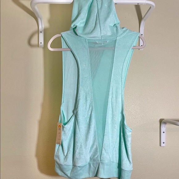 C&C California Sleeveless Drawstring Hoodie (NWT) - Picture 9 of 9